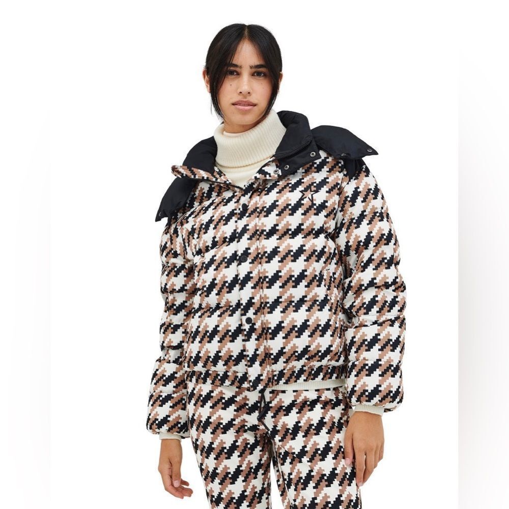 Perfect Moment Women's Houndstooth Ski Jacket Puffer Camel, Black & White Medium